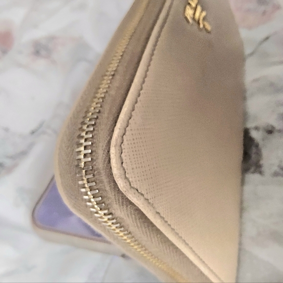 PRADA BEIGE SAFFIANO LEATHER ZIP AROUND WALLET Pre-loved - Picture 5 of 11